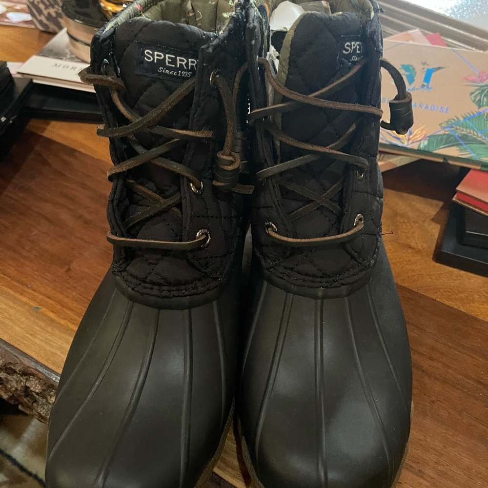 Black sperry boots
